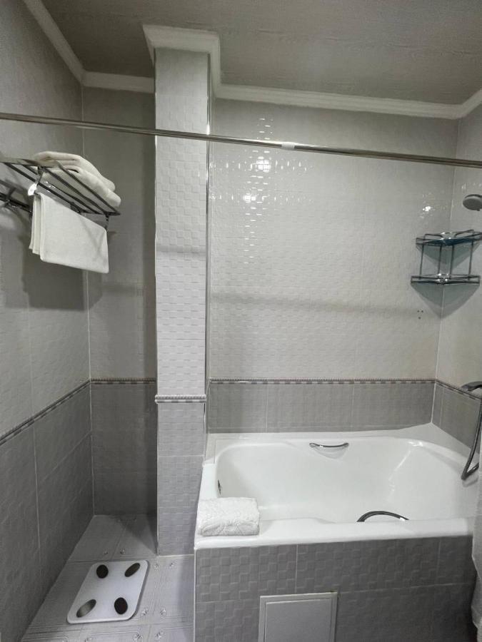 Hotel Afrosiyob Karszy Zewnętrze zdjęcie
